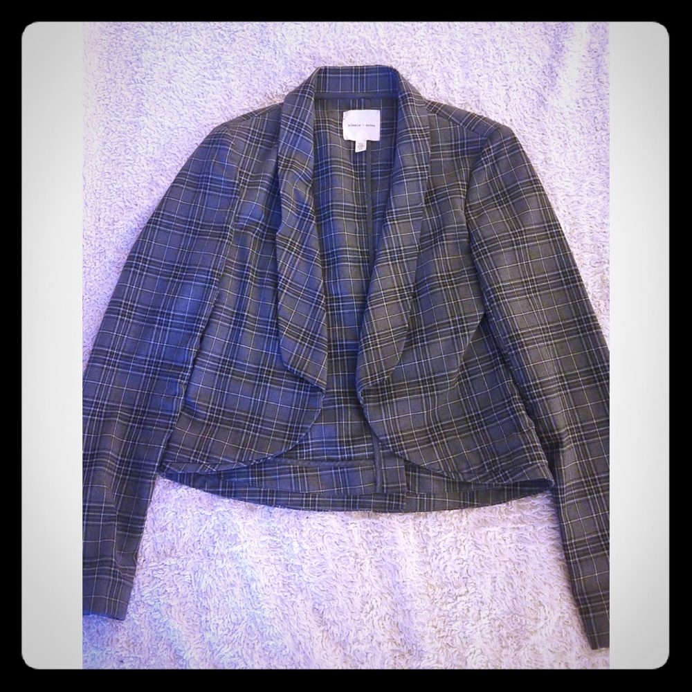 Fitted & Cropped Gray Tweed Blazer